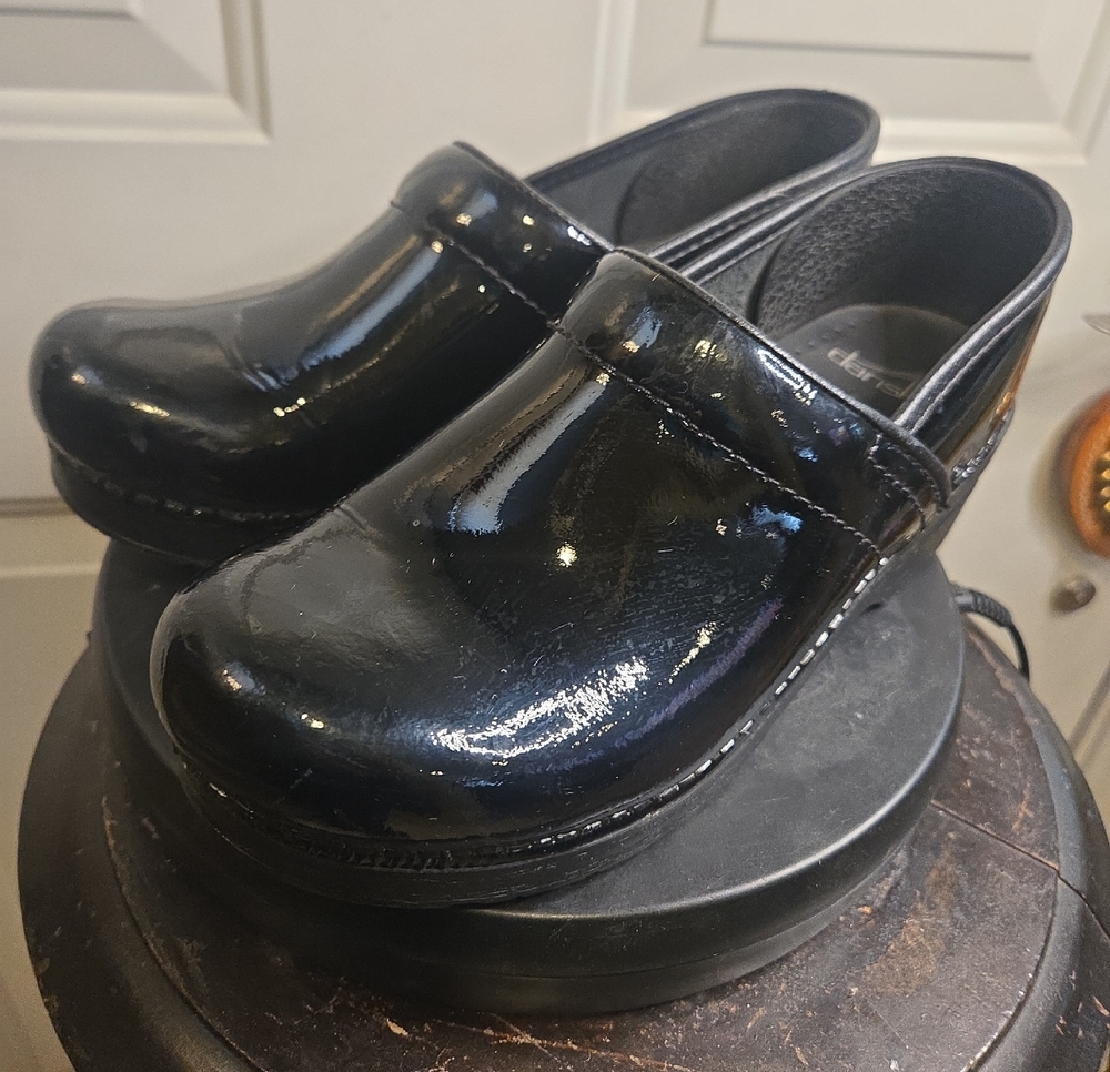 Dansko Professional Black Patent Leather Women's Clog Shoes Size 38
